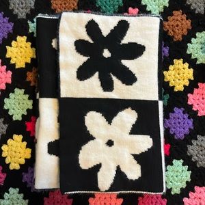 LISA SAYS GAH flower color block scarf